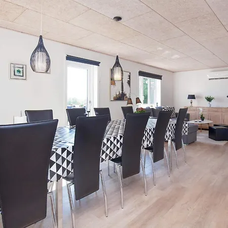 14 Person In Fur-by Traum Fur