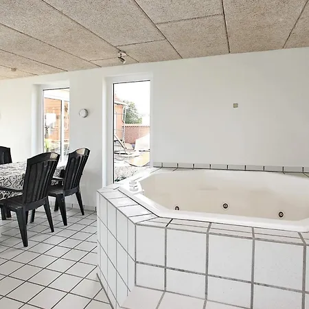 14 Person In Fur-by Traum Fur