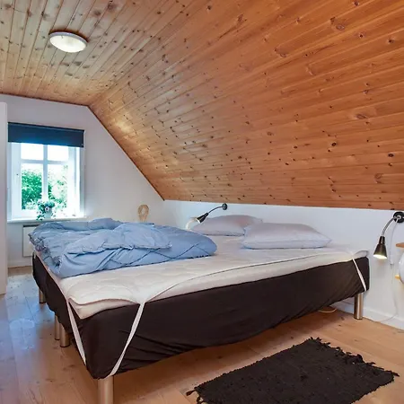 14 Person In Fur-by Traum