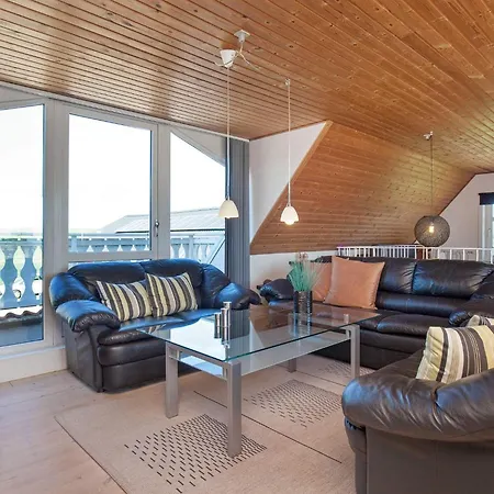 14 Person In Fur-by Traum Feriehus