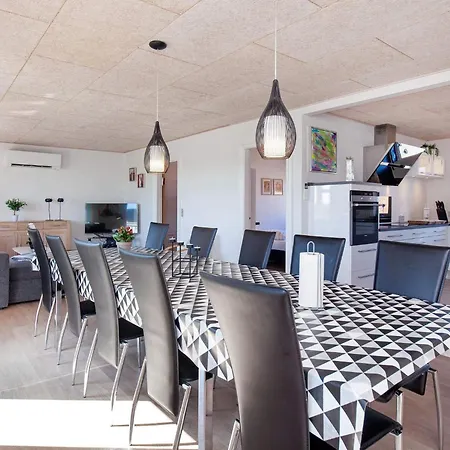 14 Person In Fur-by Traum Feriehus *