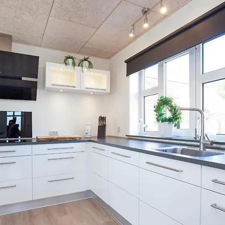 14 Person In Fur-by Traum Feriehus *