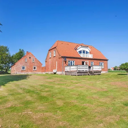 14 Person In Fur-by Traum Fur