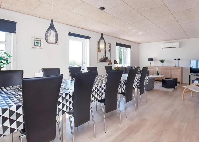 14 Person In Fur-by Traum Fur