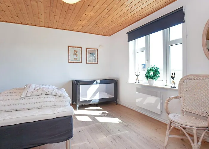 14 Person In Fur-by Traum * Fur