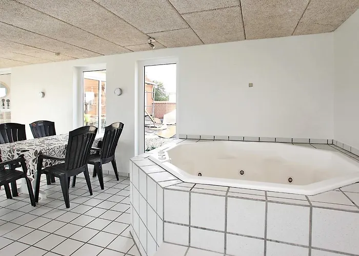 14 Person In Fur-by Traum Fur