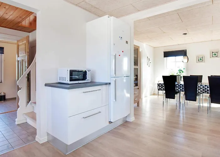 14 Person In Fur-by Traum *