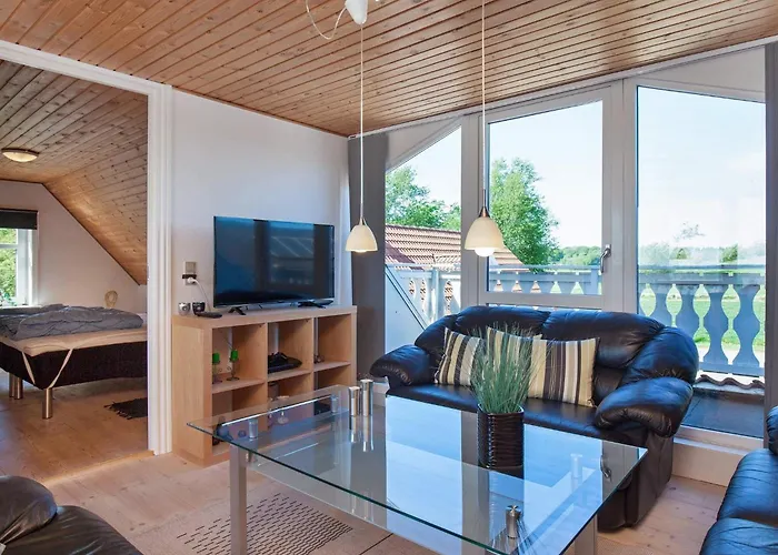 14 Person In Fur-by Traum Fur