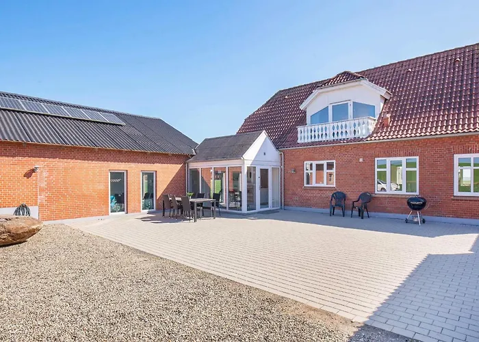 14 Person In Fur-by Traum